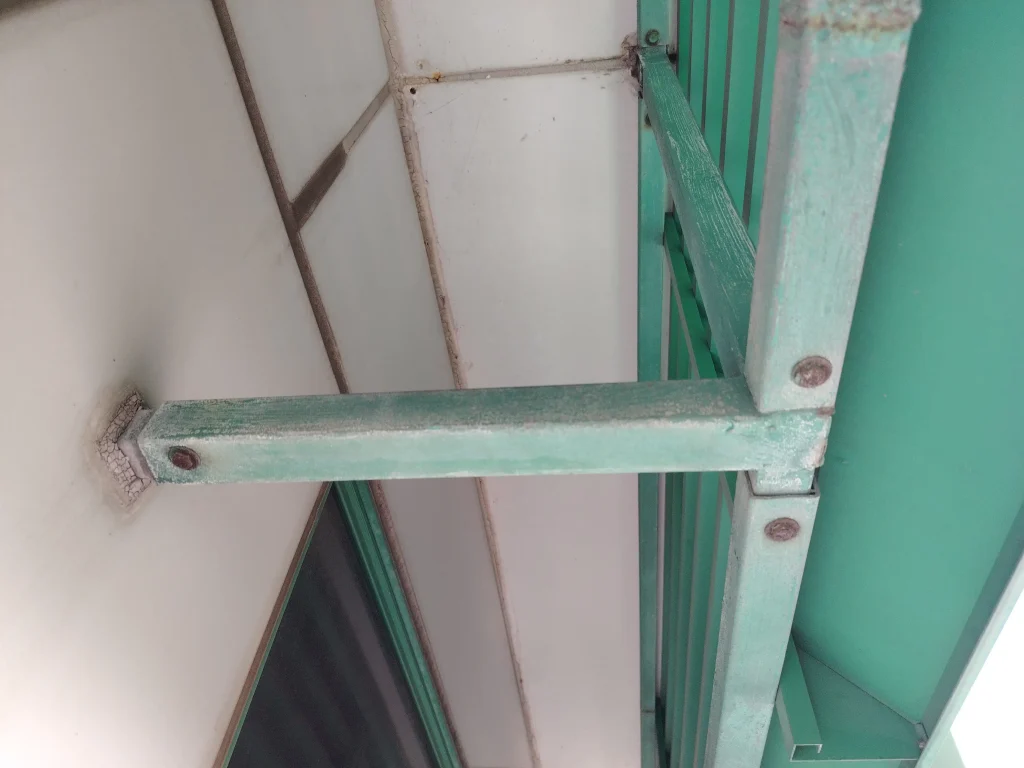 Rusty screws brackets and metal roof supports scaled